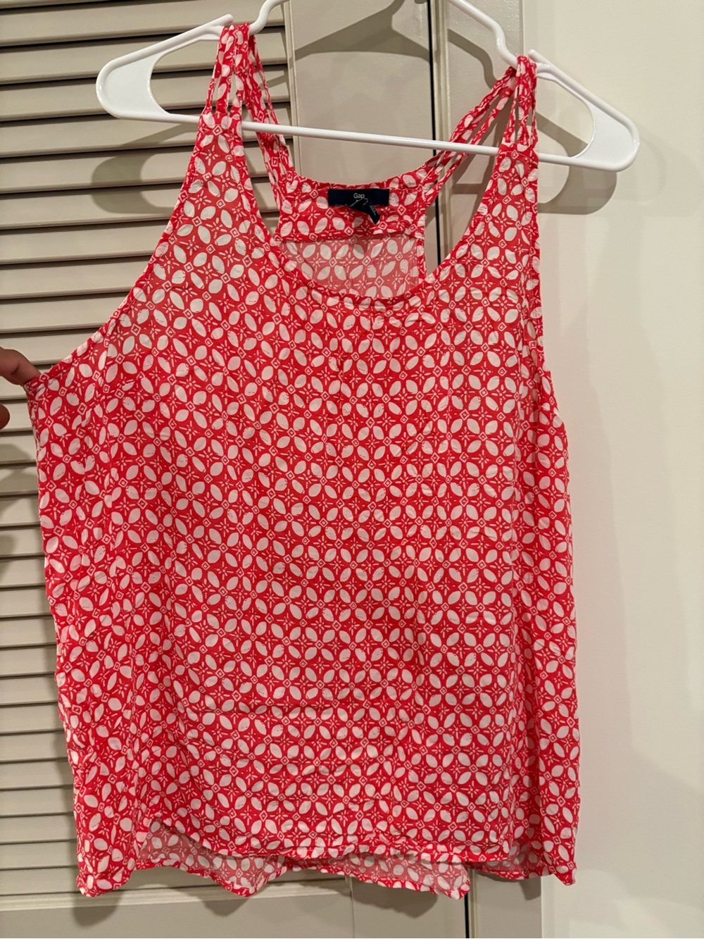 GAP Women’s Coral and White Printed Sleeveless Blouse*Sz. Large
